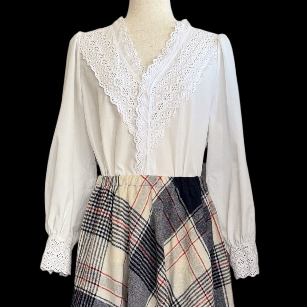 Cottagecore Eyelet Embroidered Yoke Top Womens M/L White Romantic Prairie Bishop